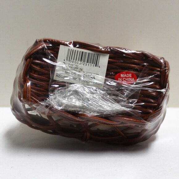 Set of Salt & Pepper Shaker Angels in a Basket in Original Package - Picture 6 of 8